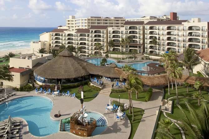 vakantie-naar-Emporio Hotel Suites-mei 2025