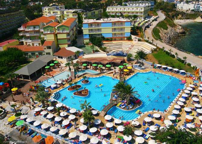 vakantie-naar-Eri Beach Village Hotel-mei 2025