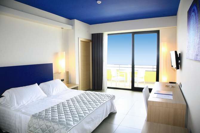 vakantie-naar-Esperia Palace Hotel-mei 2025