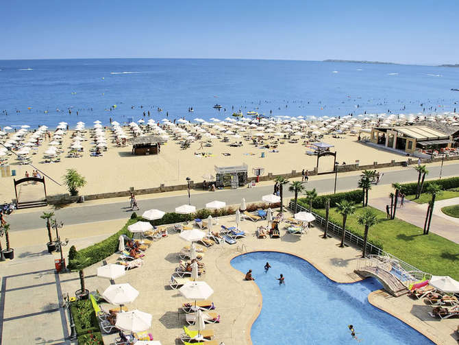 vakantie-naar-Evrika Beach Club Hotel-mei 2025