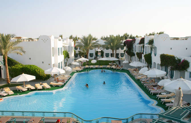 vakantie-naar-Falcon Hills Hotel-mei 2025