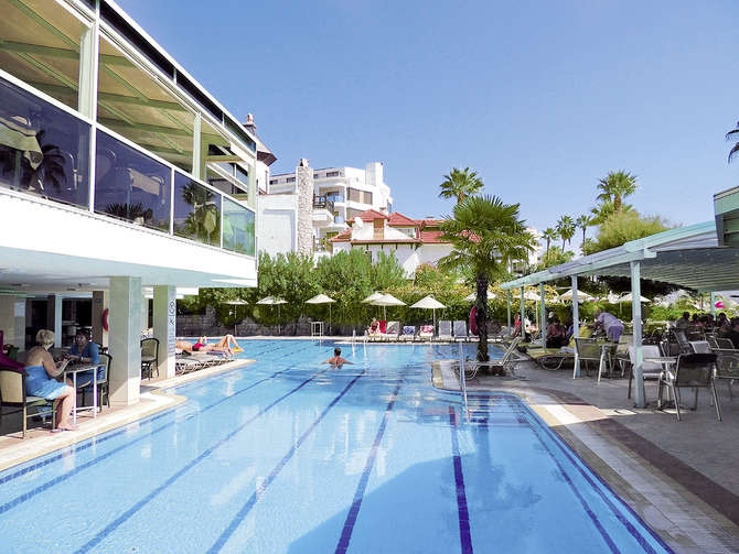 vakantie-naar-Flamingo Beach Hotel-april 2024