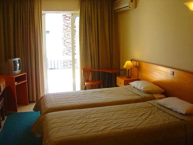 vakantie-naar-Flisvos Hotel-mei 2024