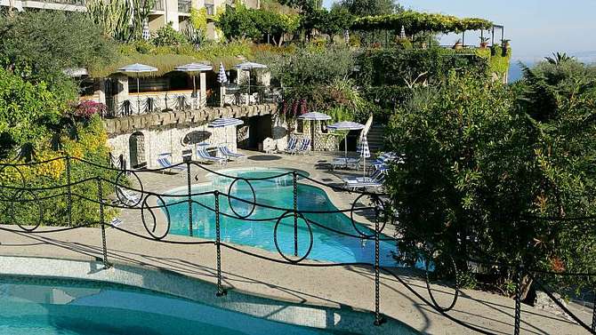 vakantie-naar-Grand Hotel Capodimonte-mei 2025