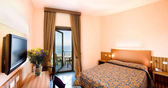 vakantie-naar-Grand Hotel Due Golfi-mei 2025