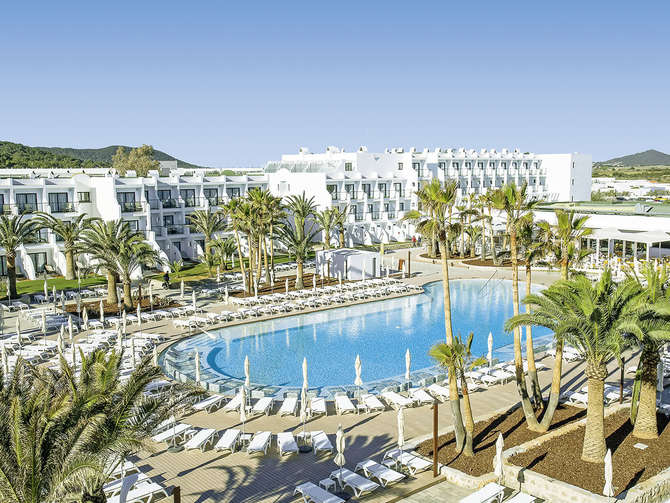 vakantie-naar-Grand Palladium White Island Resort Spa-april 2024