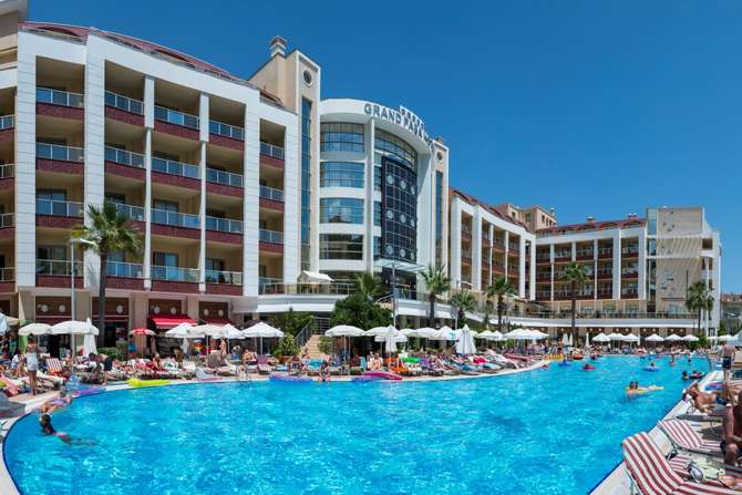vakantie-naar-Grand Pasa Hotel-mei 2025