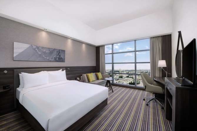vakantie-naar-Hampton By Hilton Dubai Airport Hotel-april 2024