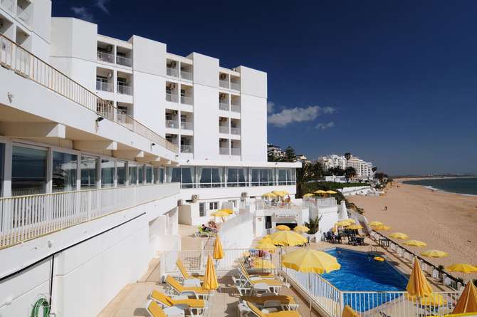vakantie-naar-Holiday Inn Algarve Armacao De Pera-april 2024