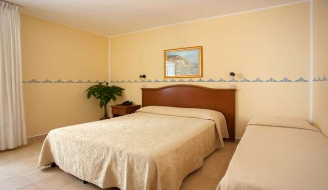 vakantie-naar-Hotel Amalfi-mei 2025