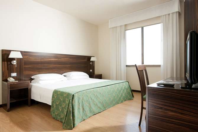 vakantie-naar-Hotel Ambasciatori Hotel Delfino-april 2024