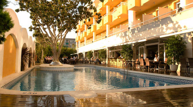vakantie-naar-Hotel Augusta Club-mei 2025