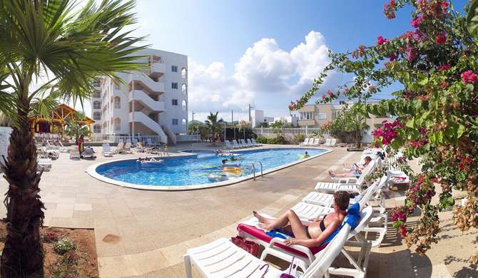 vakantie-naar-Hotel Club San Marino-mei 2025