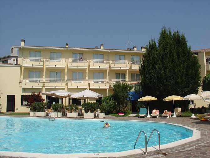 vakantie-naar-Hotel Du Parc-mei 2023