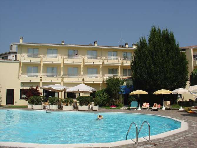 vakantie-naar-Hotel Du Parc-mei 2025