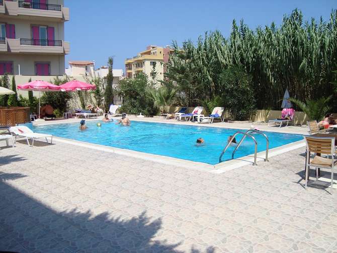 vakantie-naar-Hotel Eleni Palace-april 2024