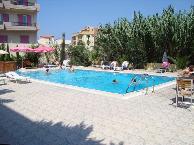 vakantie-naar-Hotel Eleni Palace-mei 2025