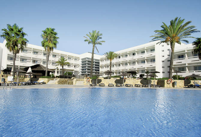 vakantie-naar-Hotel Garbi Costa Luz-april 2024