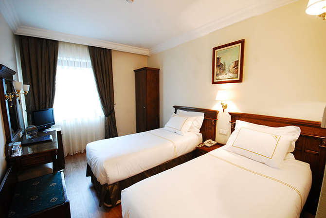 vakantie-naar-Hotel Golden Crown-juli 2025