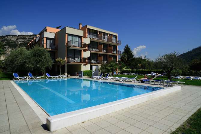 vakantie-naar-Hotel Holiday-juli 2025
