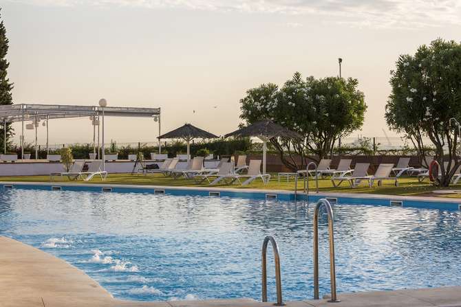 vakantie-naar-Hotel Ilunion Alcora Sevilla-mei 2025