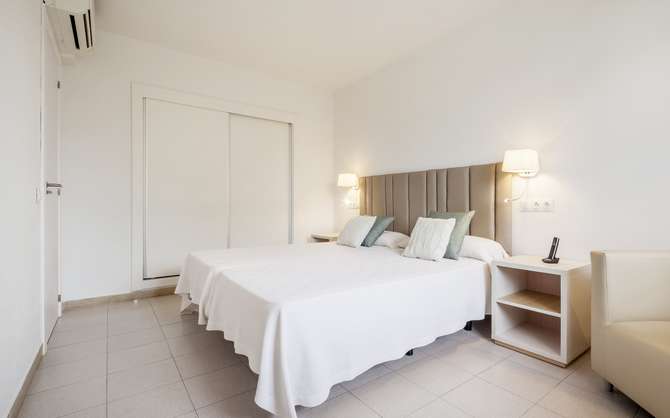 vakantie-naar-Hotel Ilunion Menorca-april 2024