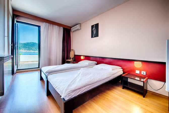 vakantie-naar-Hotel Issa-mei 2025