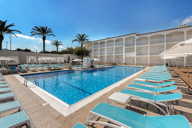 vakantie-naar-Hotel Playasol Cala Tarida-april 2024