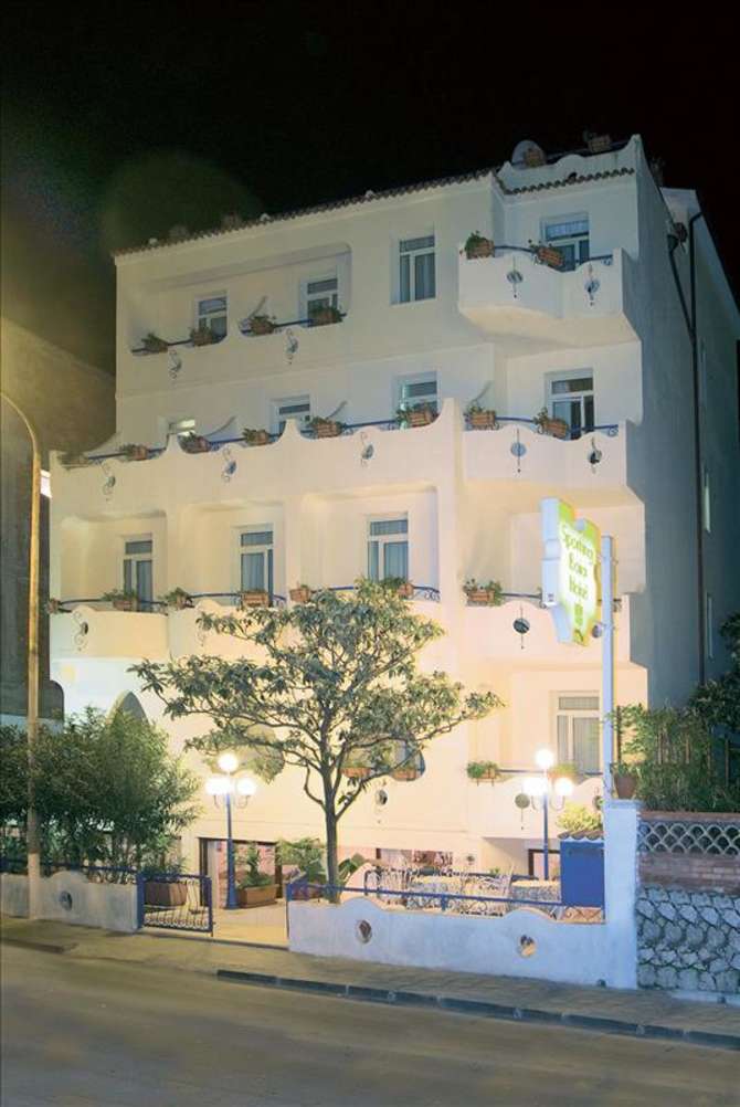 vakantie-naar-Hotel Villa Athena-april 2024