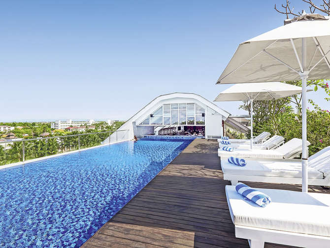 vakantie-naar-Jambuluwuk Oceano Seminyak Hotel-maart 2024