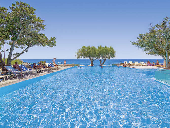 vakantie-naar-Kakkos Bay Hotel-mei 2025