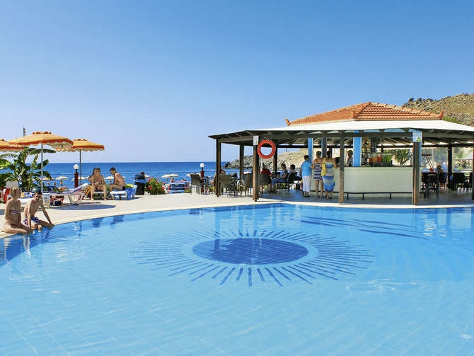 vakantie-naar-Kamari Beach Hotel-april 2024