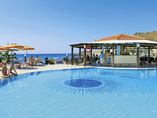 vakantie-naar-Kamari Beach Hotel-mei 2025