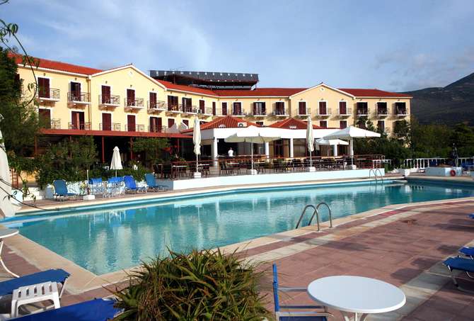 vakantie-naar-Karavados Beach Hotel-mei 2024