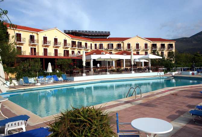 vakantie-naar-Karavados Beach Hotel-mei 2025