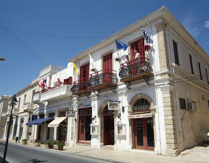vakantie-naar-Kiniras Traditional Hotel Restaurant-mei 2024