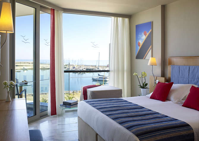 vakantie-naar-Kyma Suites Beach Hotel-mei 2024