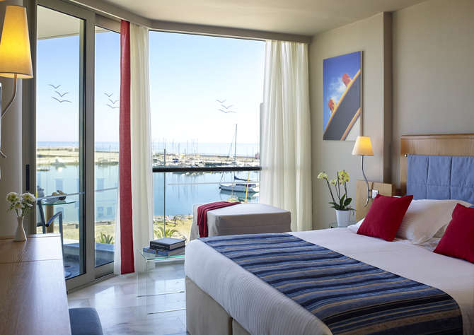 vakantie-naar-Kyma Suites Beach Hotel-mei 2025