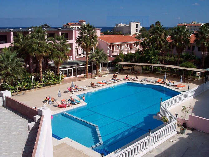 vakantie-naar-La Hotel Resort-mei 2024
