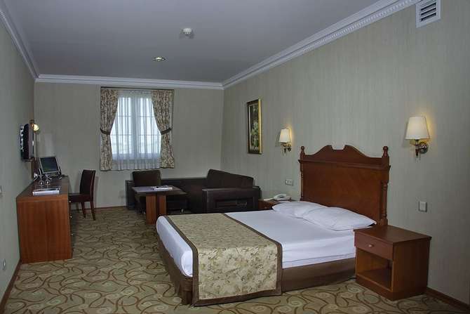 vakantie-naar-Lady Diana Hotel-april 2024