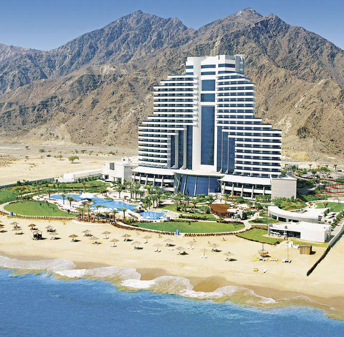 vakantie-naar-Le Meridien Al Aqah Beach Resort-mei 2024