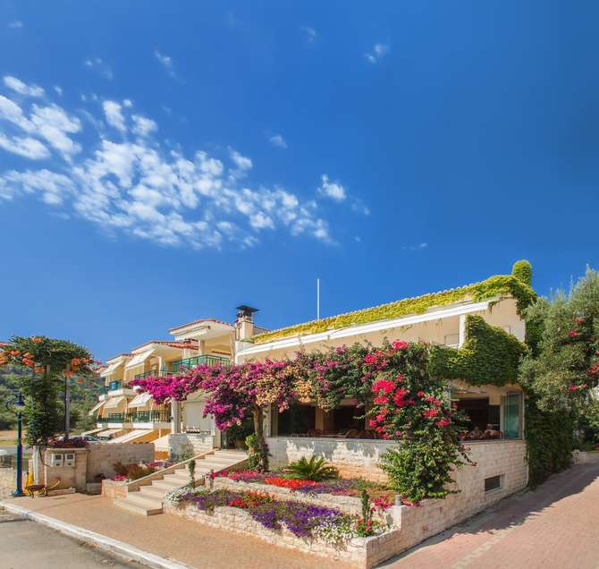 vakantie-naar-Loutra Beach Hotel-mei 2025