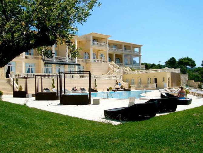 vakantie-naar-Mabely Grand Hotel-mei 2025