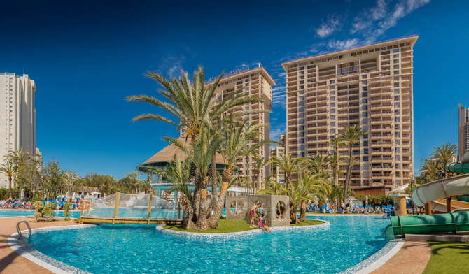 vakantie-naar-Magic Tropical Splash Aparthotel-mei 2025
