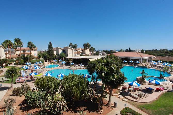 vakantie-naar-Makronisos Village Club-mei 2025