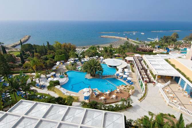 vakantie-naar-Mediterranean Beach Hotel-mei 2024