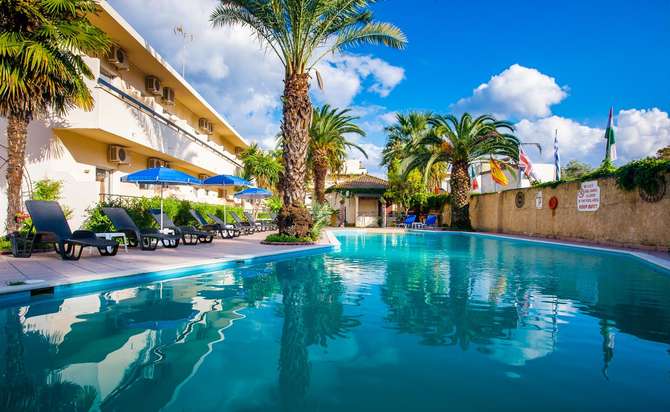 vakantie-naar-Mega Hotel-mei 2025
