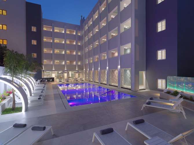 vakantie-naar-Melrose Hotel-mei 2025