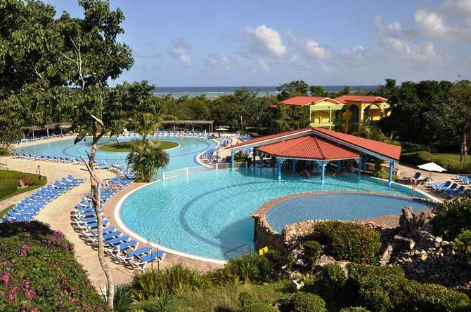 vakantie-naar-Memories Holguin Beach Resort-mei 2024