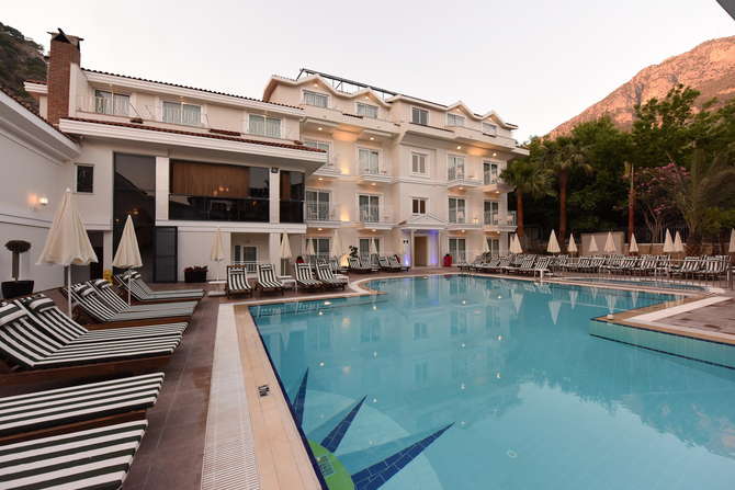 vakantie-naar-Montebello Deluxe Hotel-mei 2025
